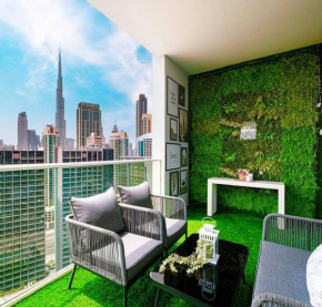 Gorgeous 2BR with full Burj Khalifa view, 5 mins from Dubai Mall